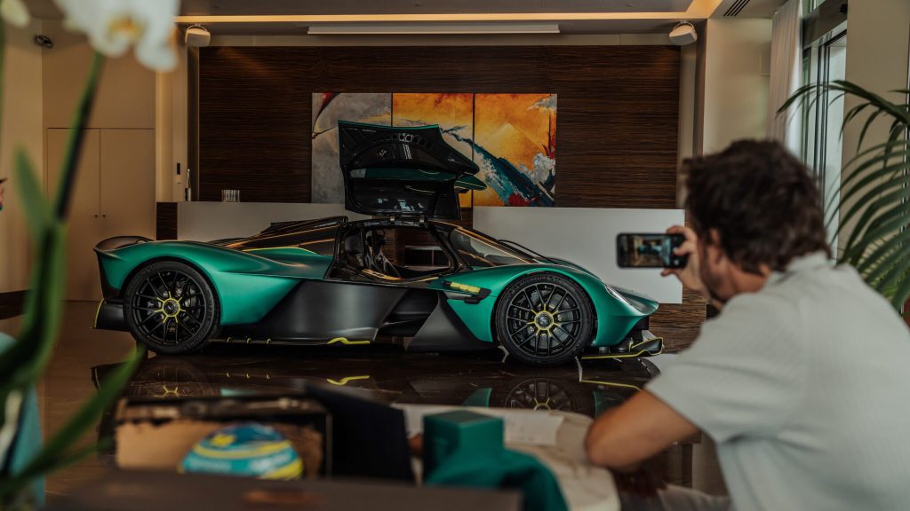 Fernando Alonso’s F1 Inspired New Aston Martin Valkyrie