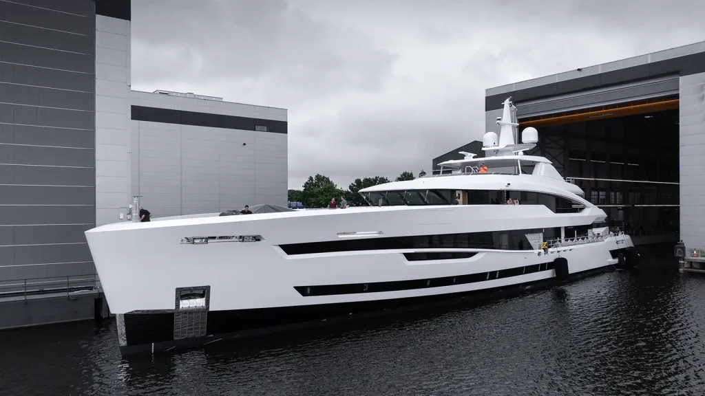 4 / 5 – Heesen Yachts Unveils Santosha The First in the 57-Metre Series-LivingWithGravity-4.webp