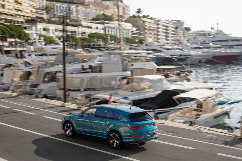 Inside-Bentleys-New-Bentayga-EWB-Azure-Riviera-Collection-LivingWithGravity-Cov.webp
