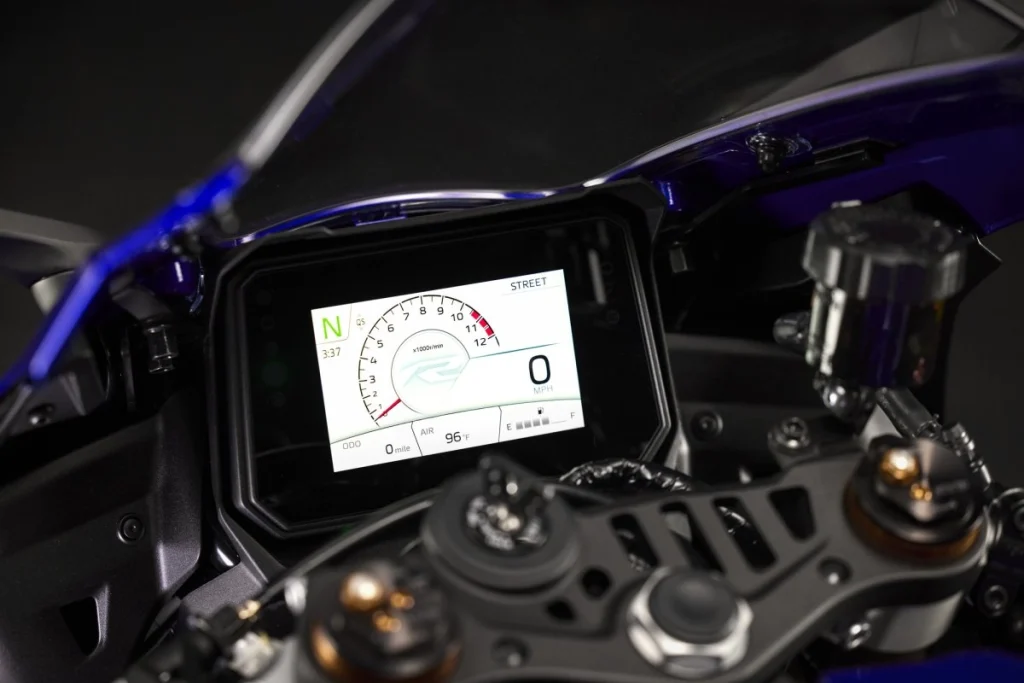 Yamaha-Introduces-the-YZF-R9-A-New-Supersport-Motorcycle-LivingWithGravity.webp