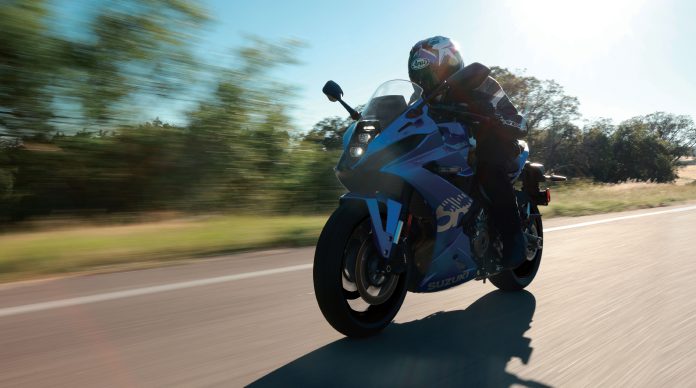 241004_GSX_8R_WebsiteAdapts_Suzuki-Cover-11.jpg