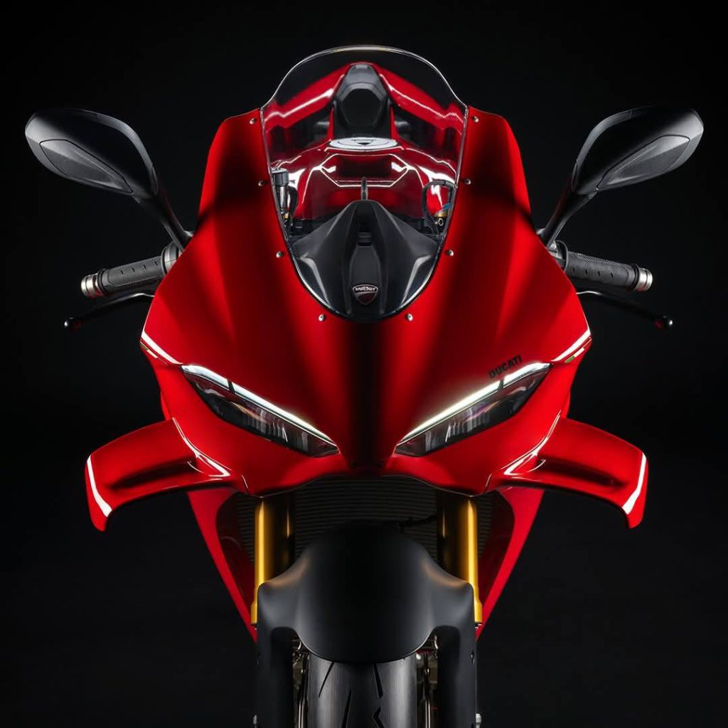 Ducati-Panigale-V4S-Red-Dot-Award-2.jpg